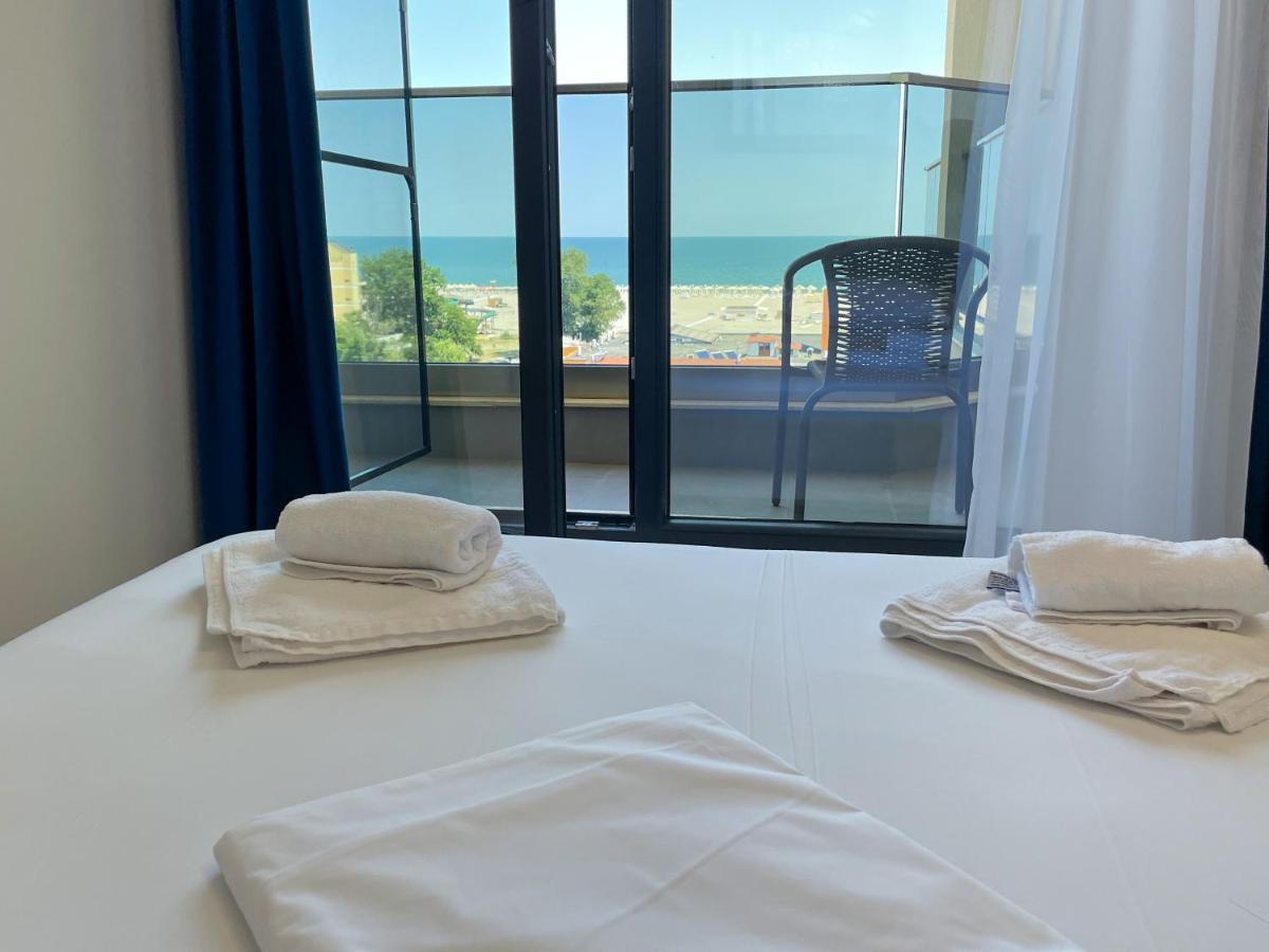 Azure Sea Apartments - Bychoice Mamaia Exteriör bild