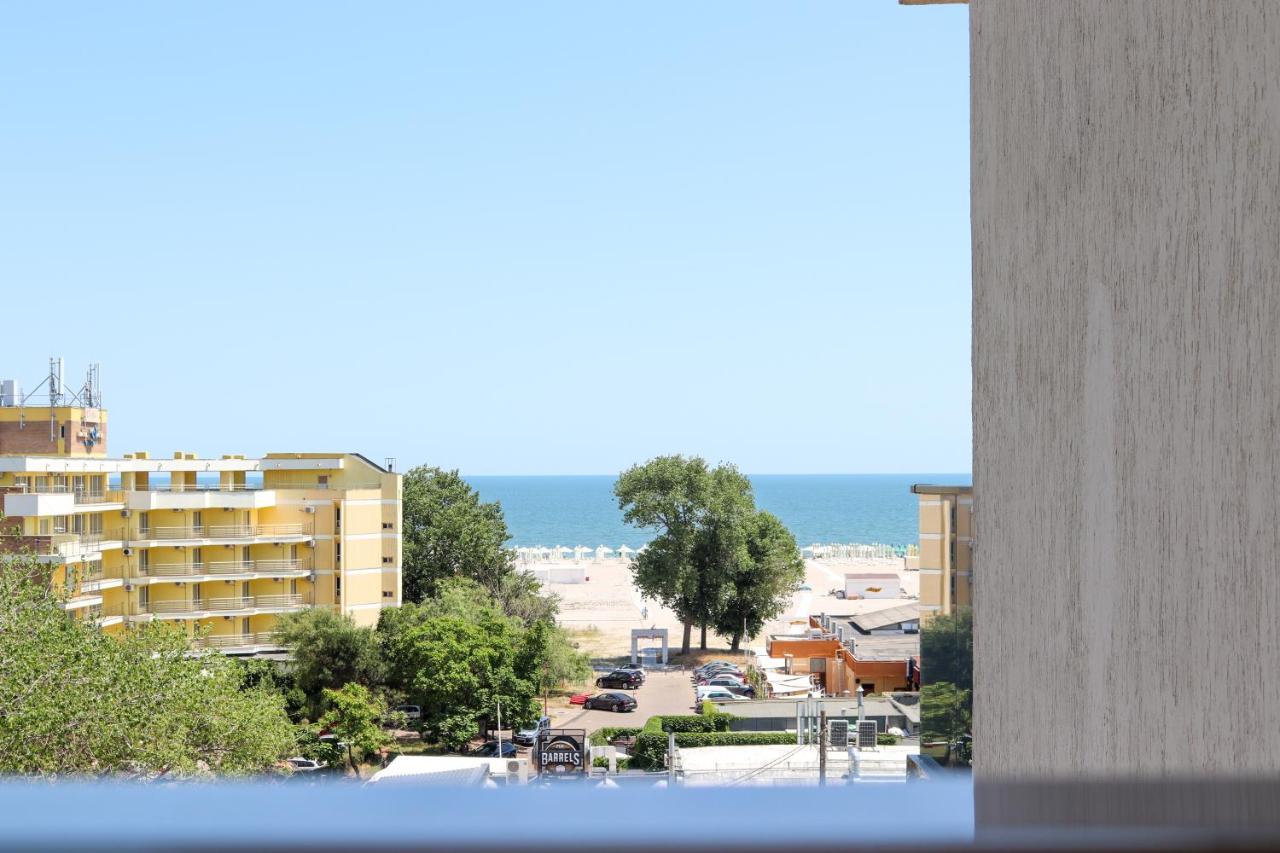 Azure Sea Apartments - Bychoice Mamaia Exteriör bild