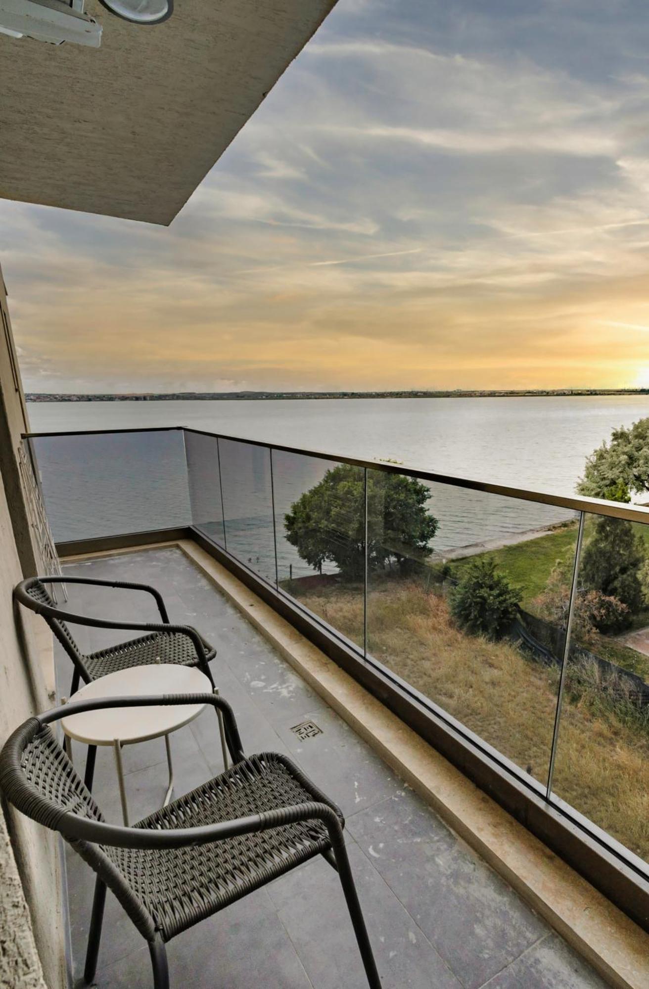 Azure Sea Apartments - Bychoice Mamaia Exteriör bild
