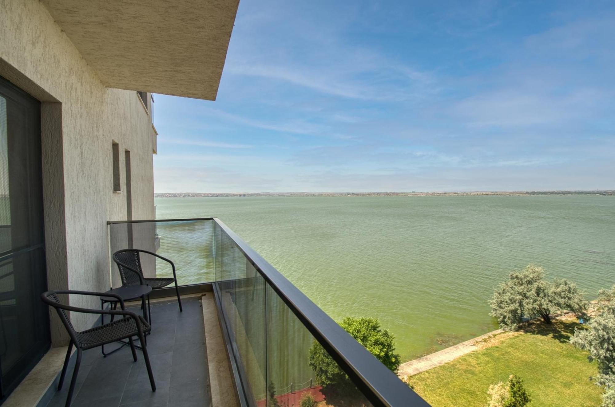 Azure Sea Apartments - Bychoice Mamaia Exteriör bild