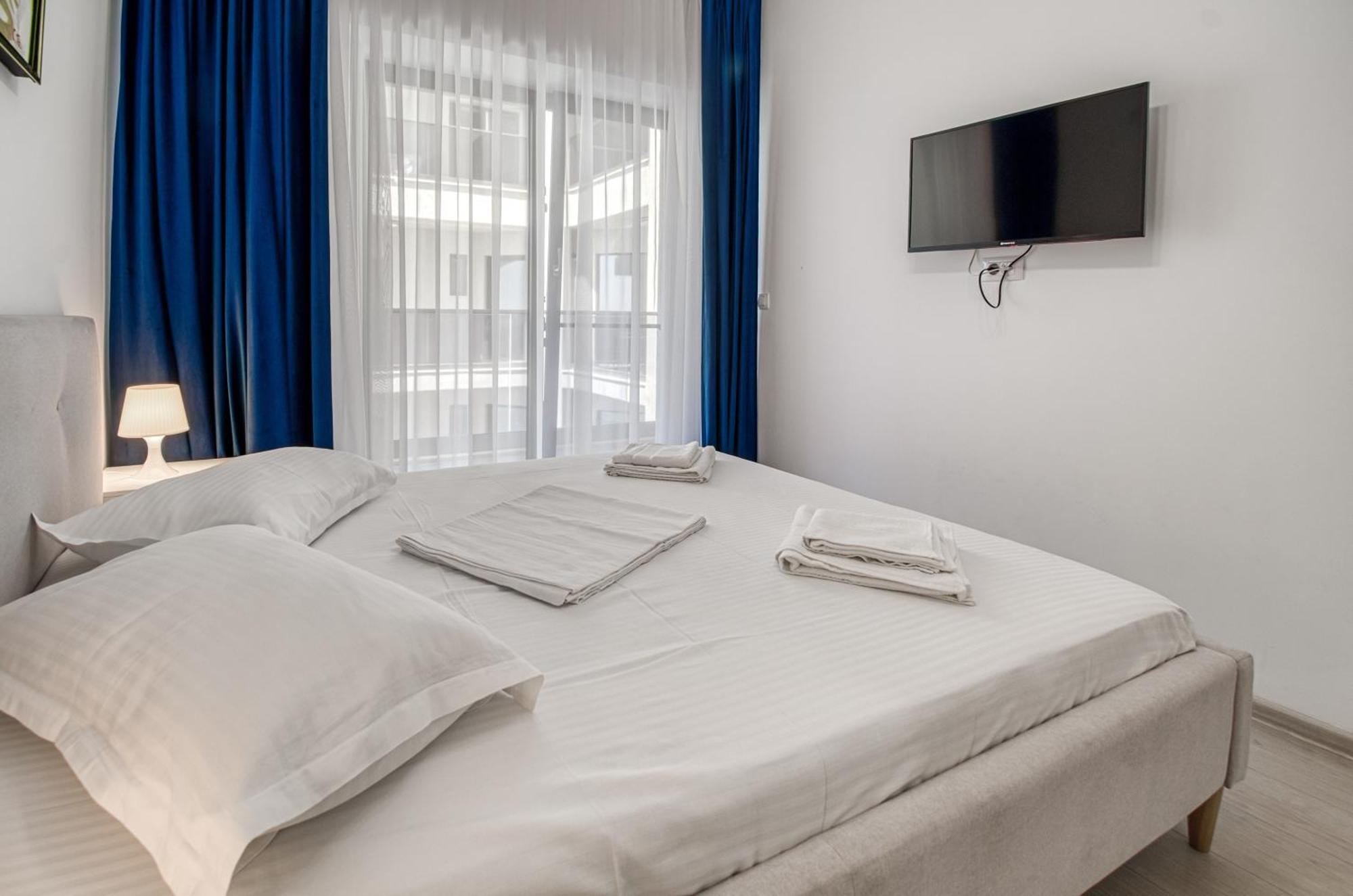Azure Sea Apartments - Bychoice Mamaia Exteriör bild