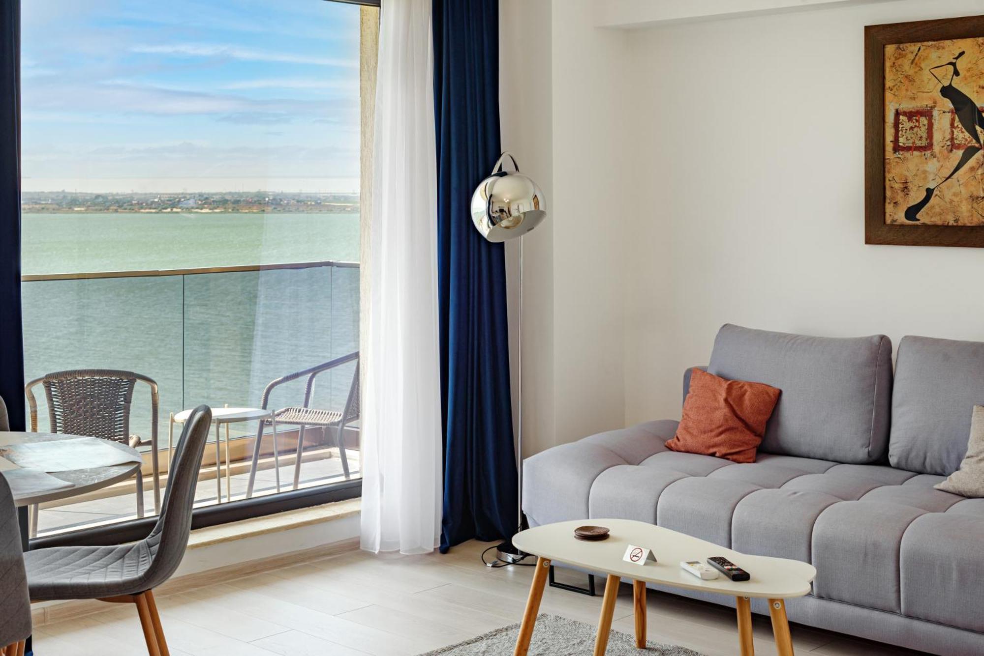 Azure Sea Apartments - Bychoice Mamaia Exteriör bild