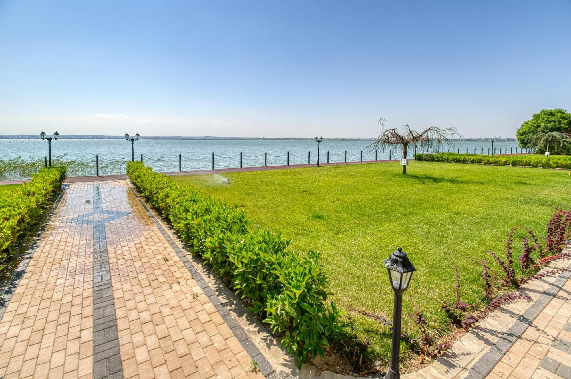 Azure Sea Apartments - Bychoice Mamaia Exteriör bild